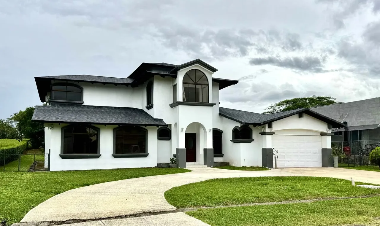 Casa Familiar en Hacienda Los Reyes para alquiler