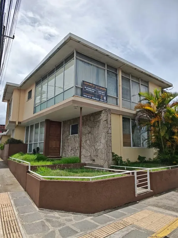 Se vende propiedad en Cartago por la Basílica, avenida 1.