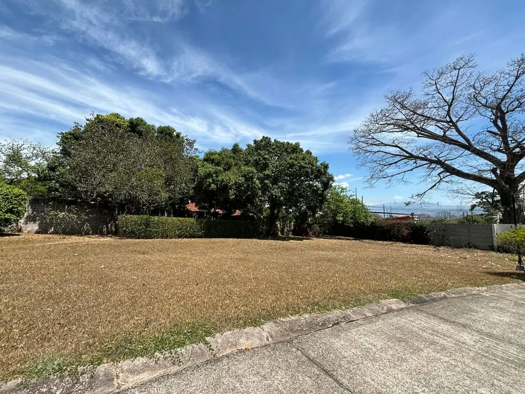 VENTA DE LOTE EN CONDOMINIO PASO DEL SOL - SANTA ANA