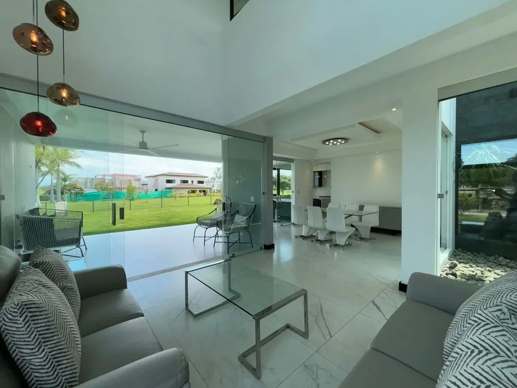 VENTA DE CASA EN CONDOMINIO - LOS REYES - LA GUACIMA - PARA INVERSION