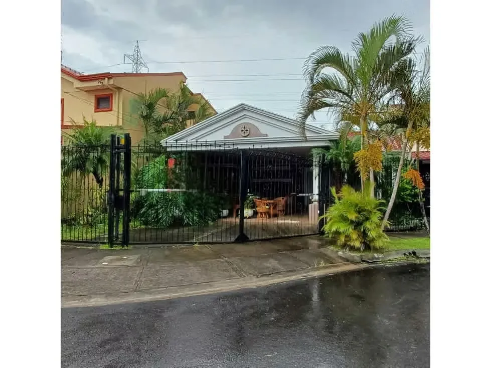 VENTA DE CASA, RESIDENCIAL EN LAGUNILLA, HEREDIA 40361 (IH)