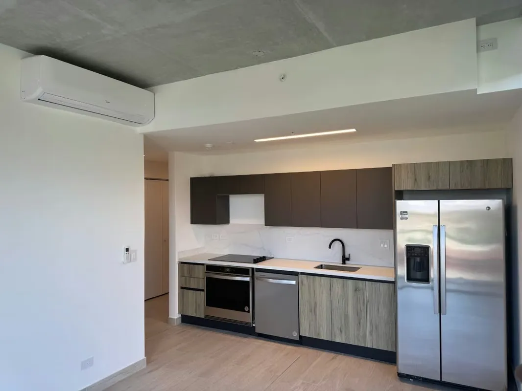 Detalles del apartamento: Apartamento con 2 habitaciones, 2 baños completos, walk-in closet, ...