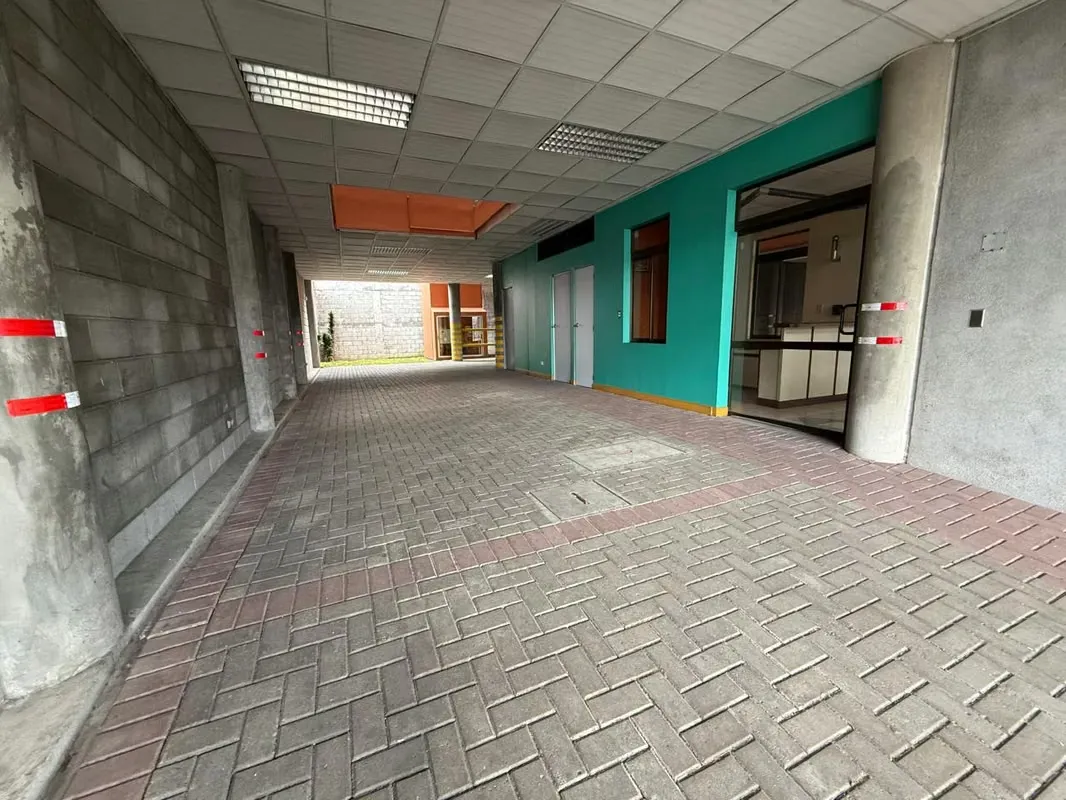 Edificio en Venta o Alquiler – Curridabat