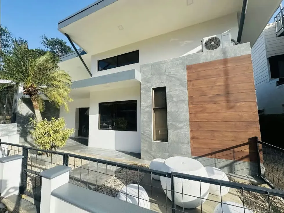 This cozy and well-located home in Huacas is now available for long-term rental. The property features: — photo 3