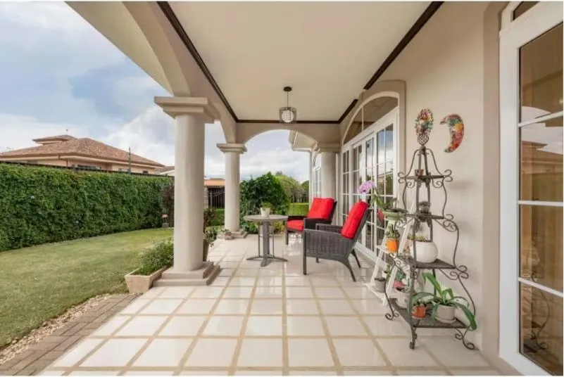 HOUSE WITH APARTMENT FOR SALE / HILLS OF MONTEALEGRE