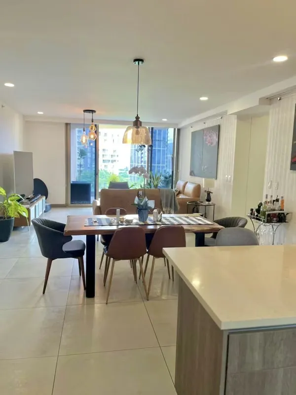 Una oportunidad única para vivir con estilo en una de las torres más exclusivas de Rohrmoser, ...