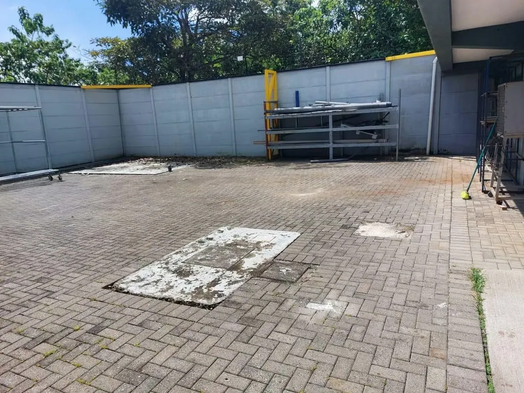Commercial warehouse for sale, photo 2