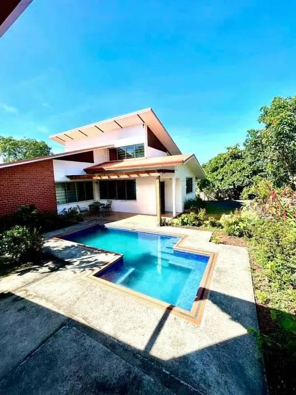 Encantadora Villa Campestre en Venta en Atenas