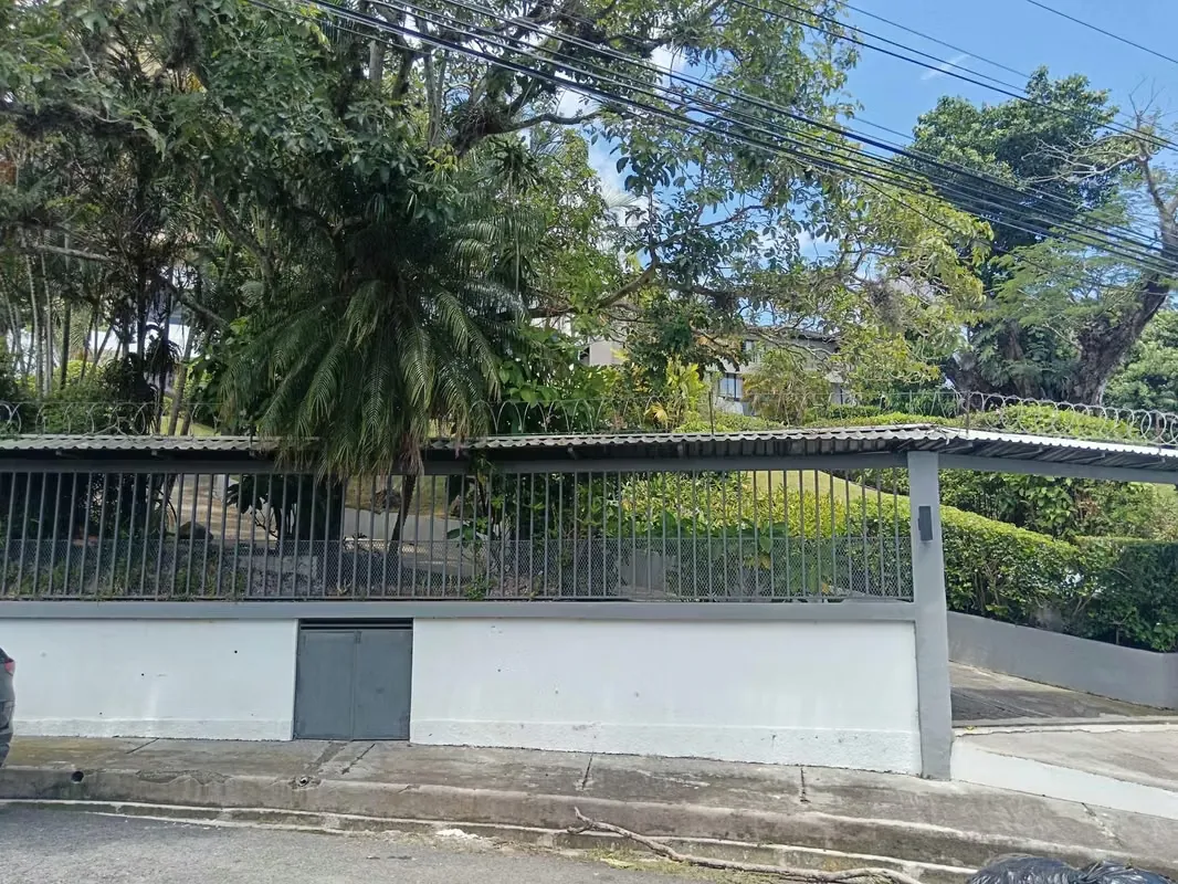 Impressive mansion for sale in San Rafael de Escazú. Located in a prestigious residential area, with access in just a few minutes to Escazú center, Santa Ana, route 27, among many ... — photo 4