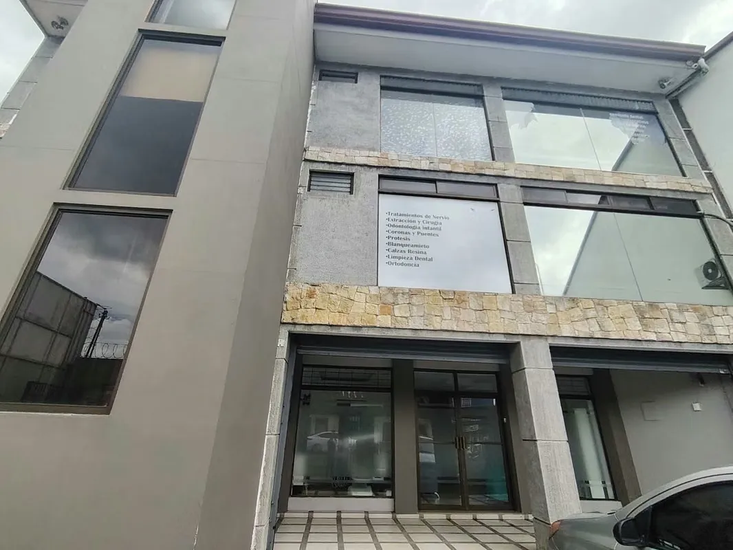 Ubicado en una excelente zona de Barrio Luján, este edificio de oficinas se encuentra a pocas cuadras del centro de San José y del sector judicial, con fácil acceso a la ... — photo 4