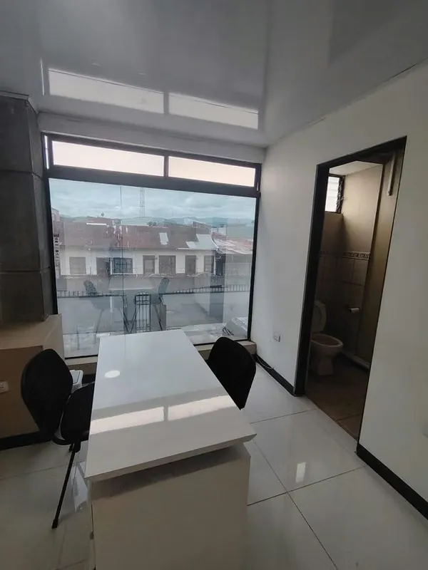 Ubicado en una excelente zona de Barrio Luján, este edificio de oficinas se encuentra a pocas cuadras del centro de San José y del sector judicial, con fácil acceso a la ... — photo 5