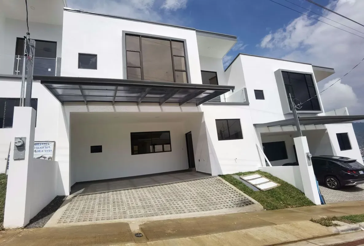 id # 40099 Venta de casa con habitación en primera planta - Tres ríos.