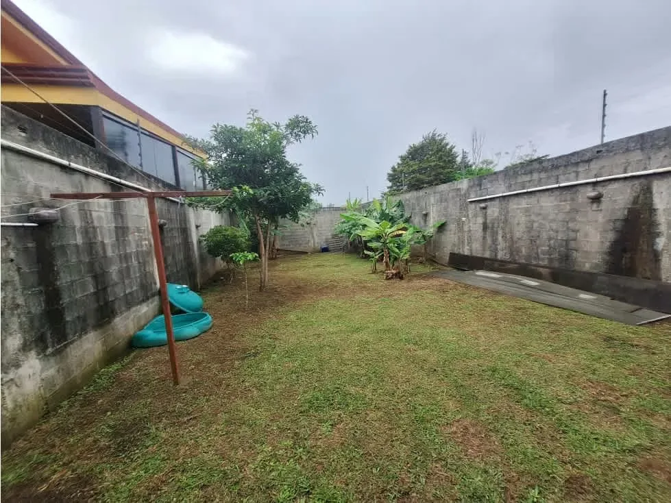 Se vende casa en residencial abierto, de dos niveles en Los Angeles de Santo Domingo de Heredia. Cuenta con una habitacion en el primer piso`con baño ... — photo 3