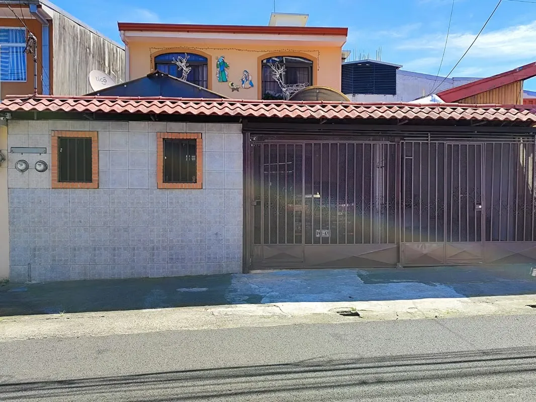 Venta de Casa con Apartamento en San Sebastián