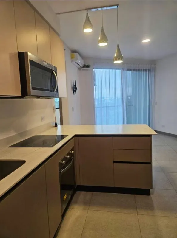 Alquiler de moderno apartamento nuevo de 2 hab. Condominio Núcleo, Sabana.
