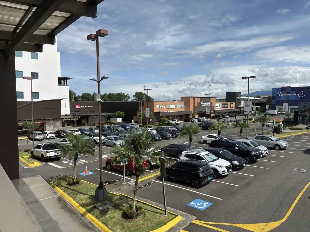 Medical offices for rent in Plaza Bratsi, Heredia
