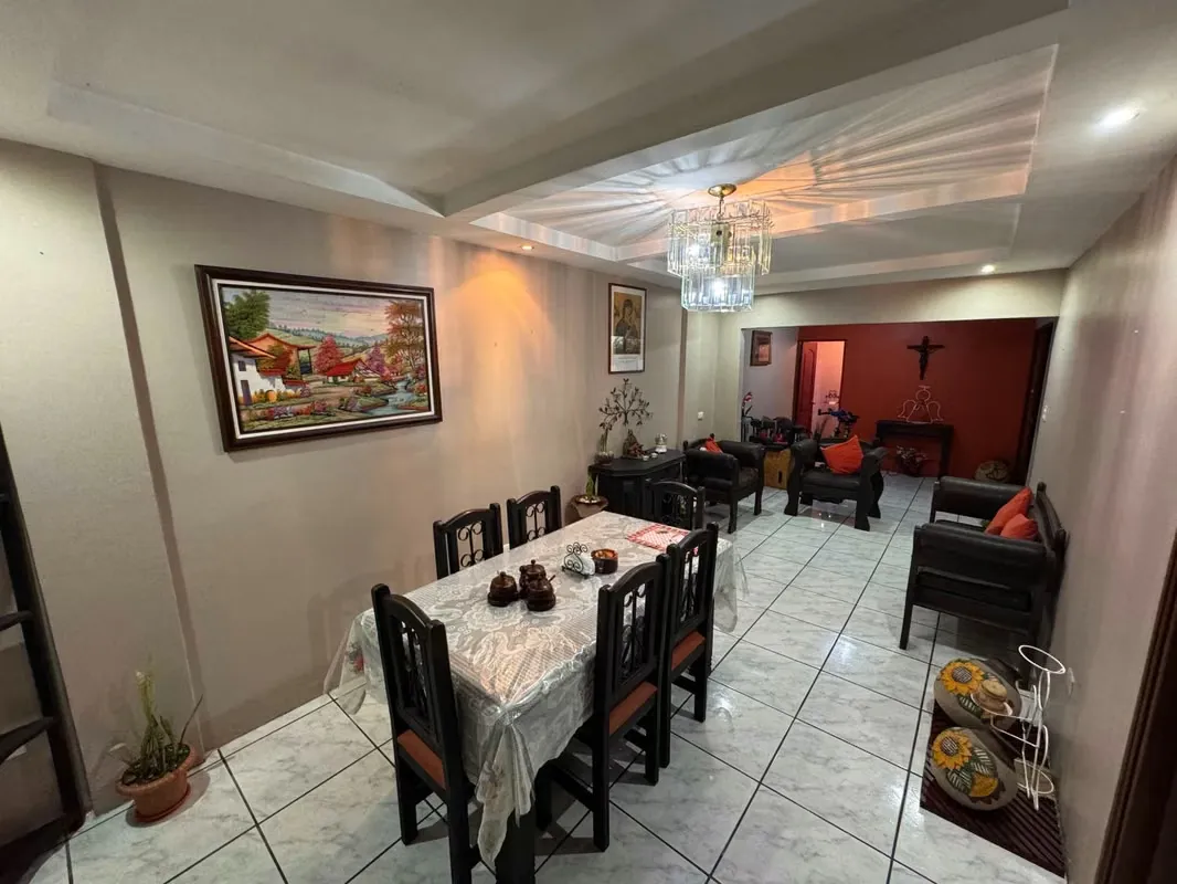 Venta de casa de dos plantas en Concepción de Tres Ríos. En primera planta cuenta con una cochera para dos vehiculos (uno grande y otro pequeño), una bodega, sala-comedor, cocina con ... — photo 4