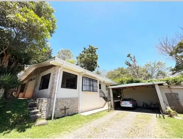 LC- 37371 Venta de Amplia Casa y Terreno, San Ramon de Tres Rios