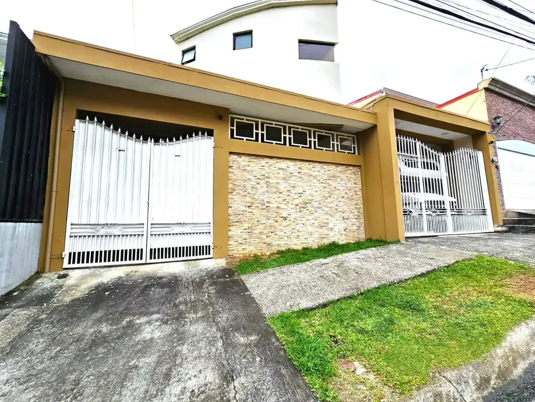 NL- Hermosa casa en venta con habitación en planta baja en Curridabat ID 38656
