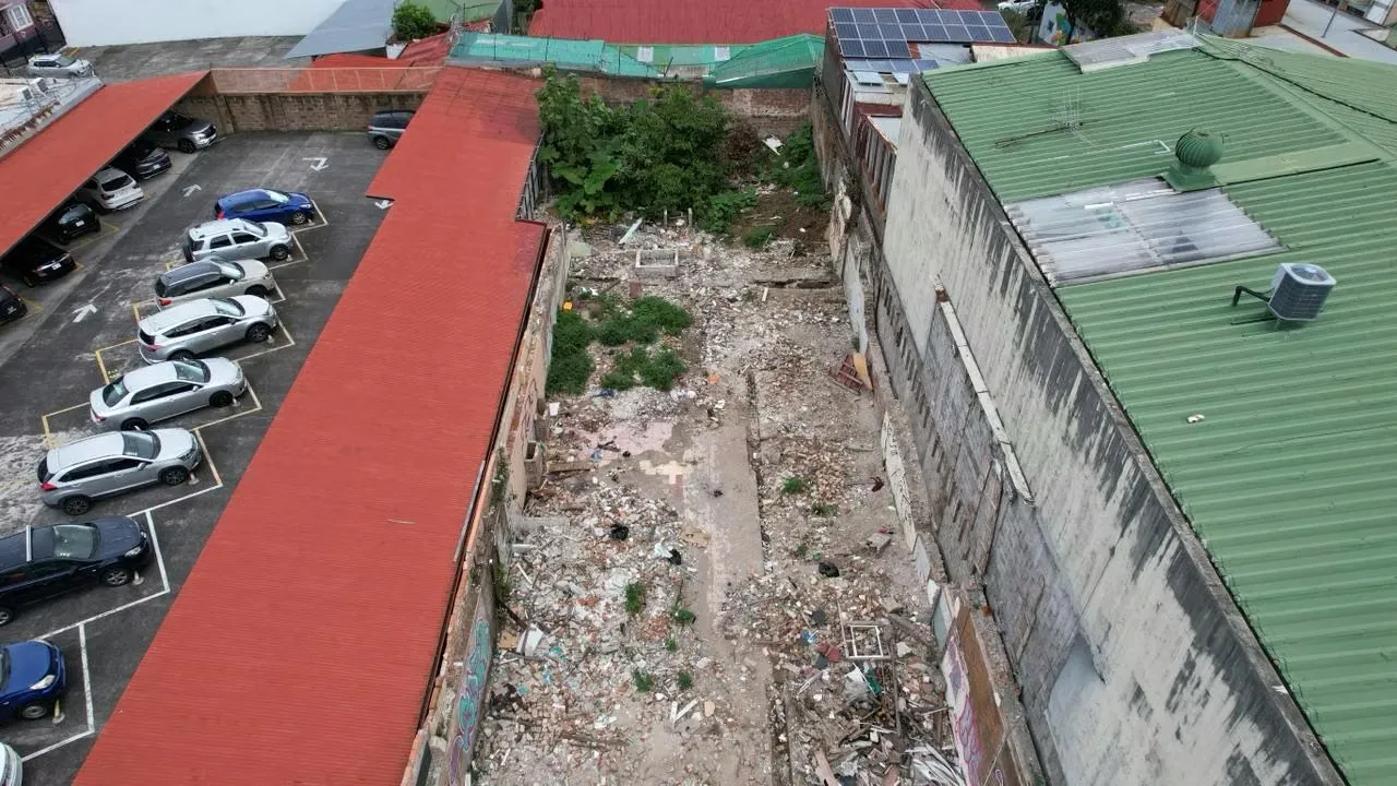 Mixed-Use Commercial–Residential Lot on Avenida 7 – Reduced Price