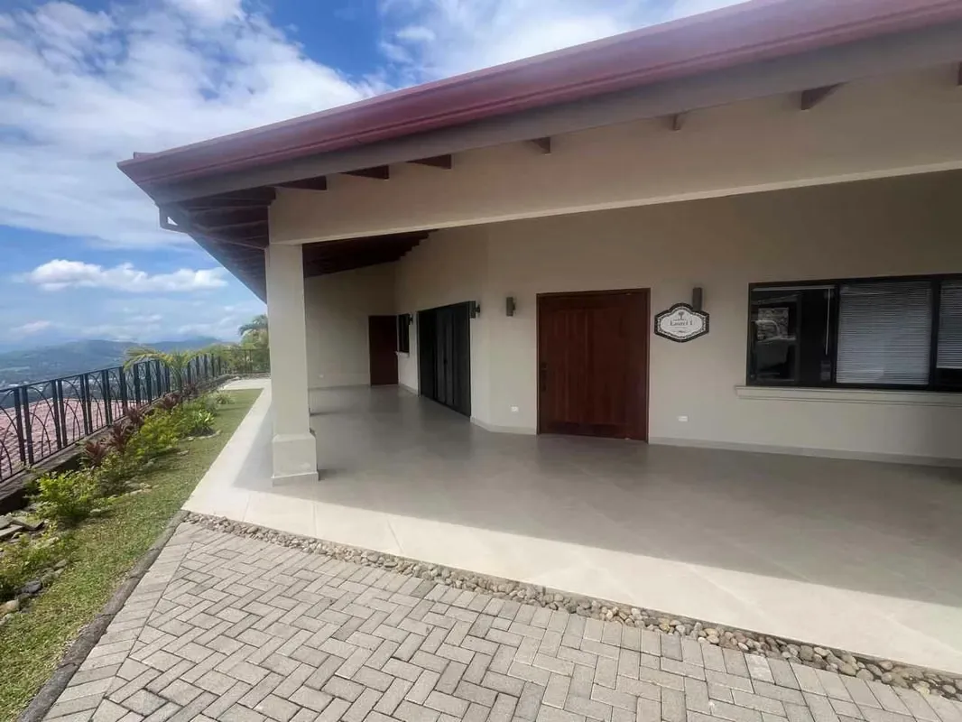 Casa en venta en Naranjo, en segura comunidad residencial