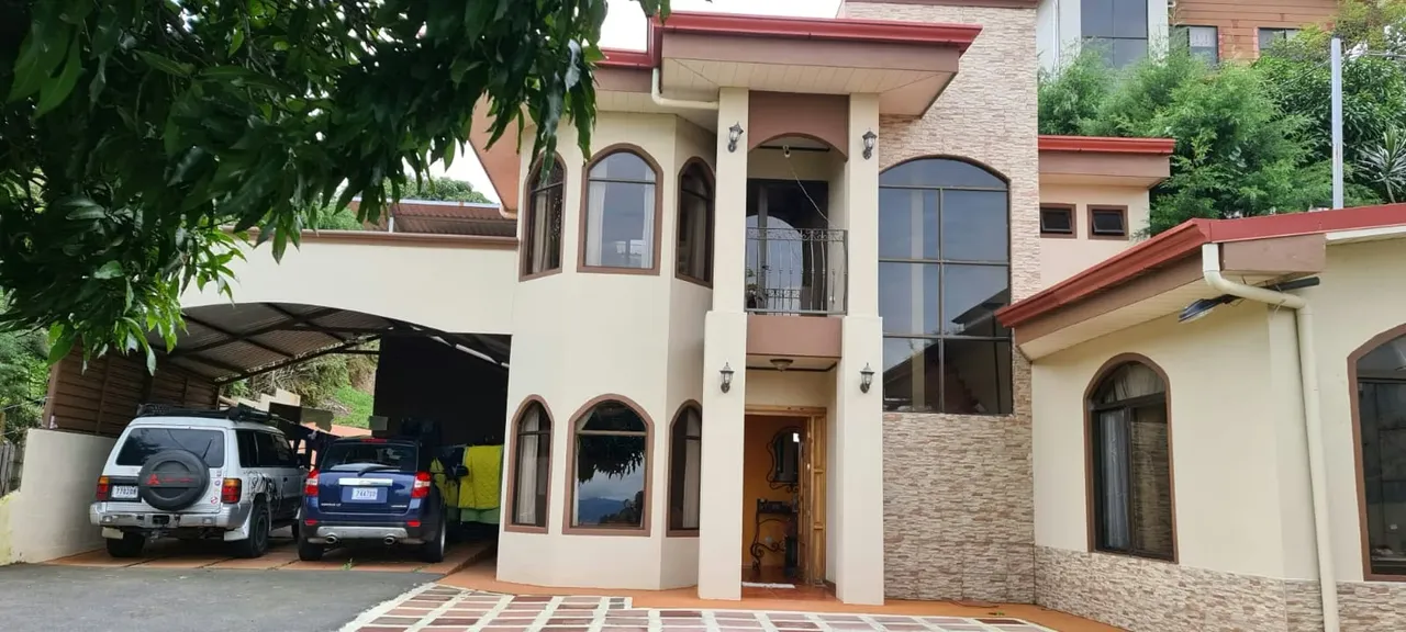 *Casa en Venta en Zona Residencial de Montaña.*
