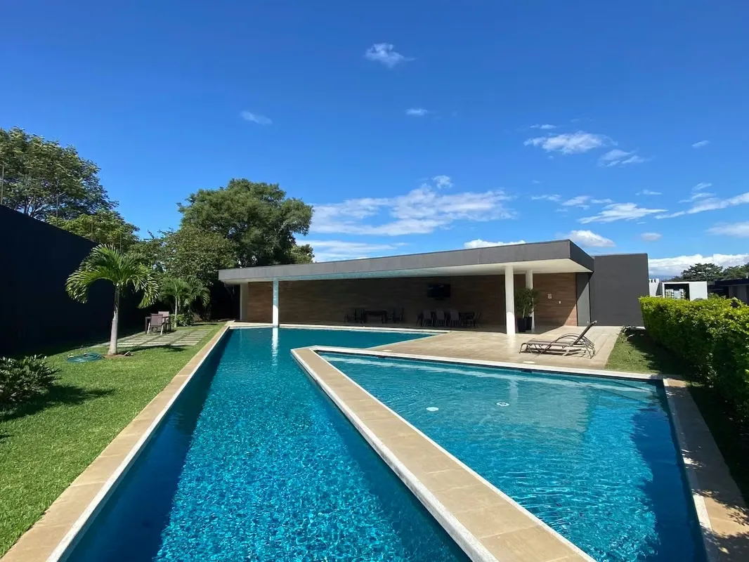 VENTA DE CASA DE UNA PLANTA EN CONDOMINIO EVORA - SANTA ANA