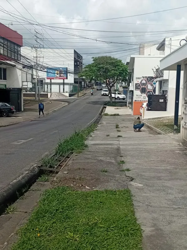 Av 3 , frente al Restaurant Maria Bonita de comida Mexicana. — photo 3