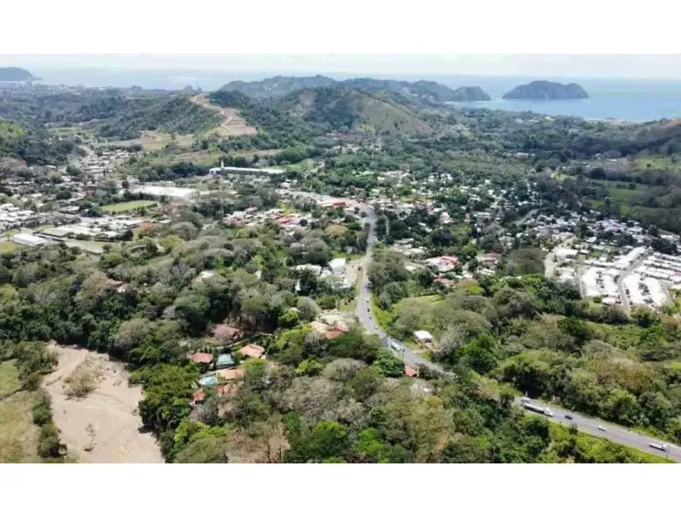 Mixed-use property with high potential in Herradura