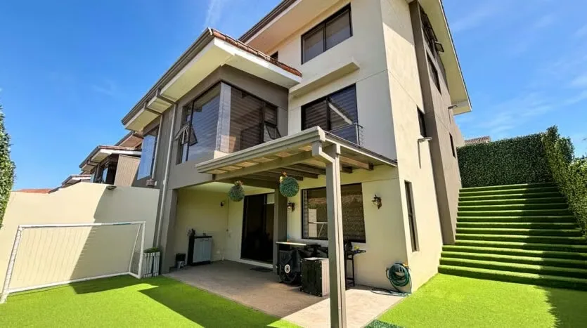 Corner House for Sale – La Estefana Condominium — photo 3