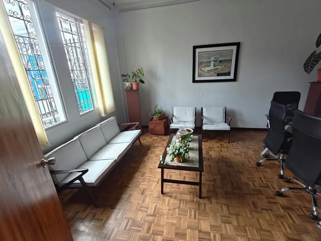 Se Alquila Casa en Paseo Colón – Zona Mixta Comercial/Residencial