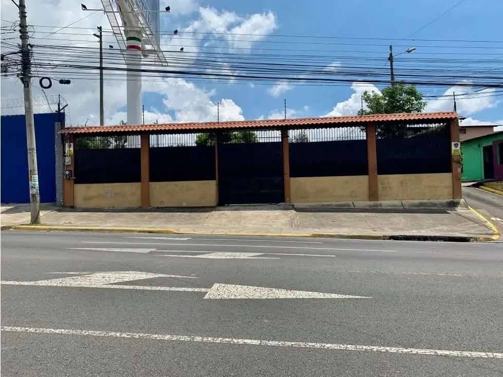 Venta de casa en Heredia, San Joaquin de Flores - Esquinera, uso mixto