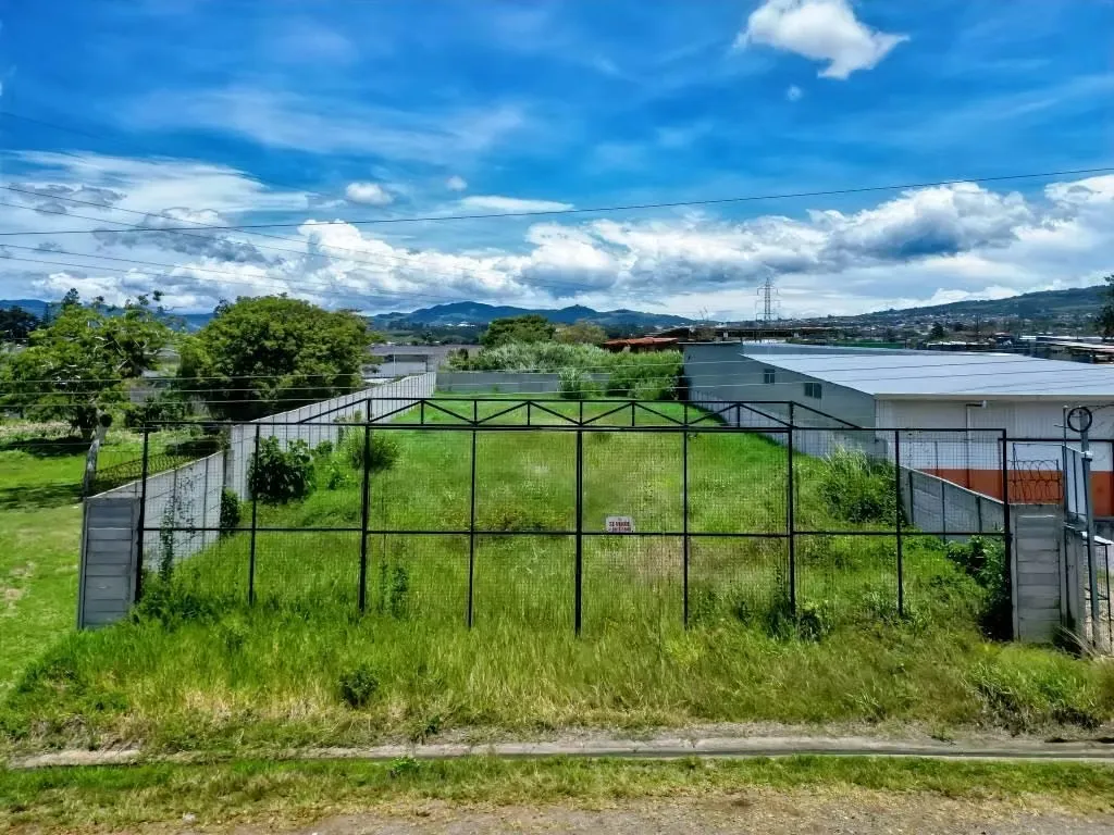 Lote en Venta en Paraíso de Cartago (uso mixto)