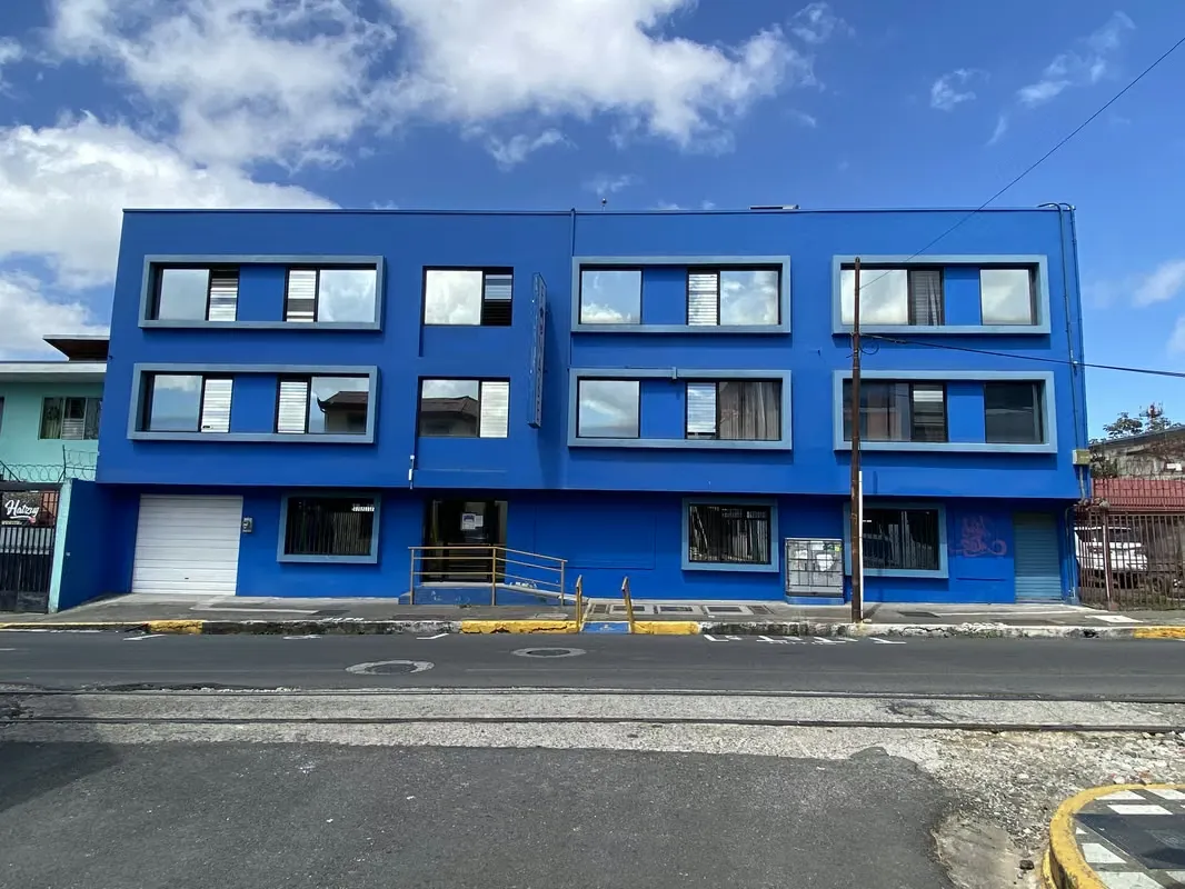 Venta Edificio 1790mts de 3 pisos con 25 paqueos