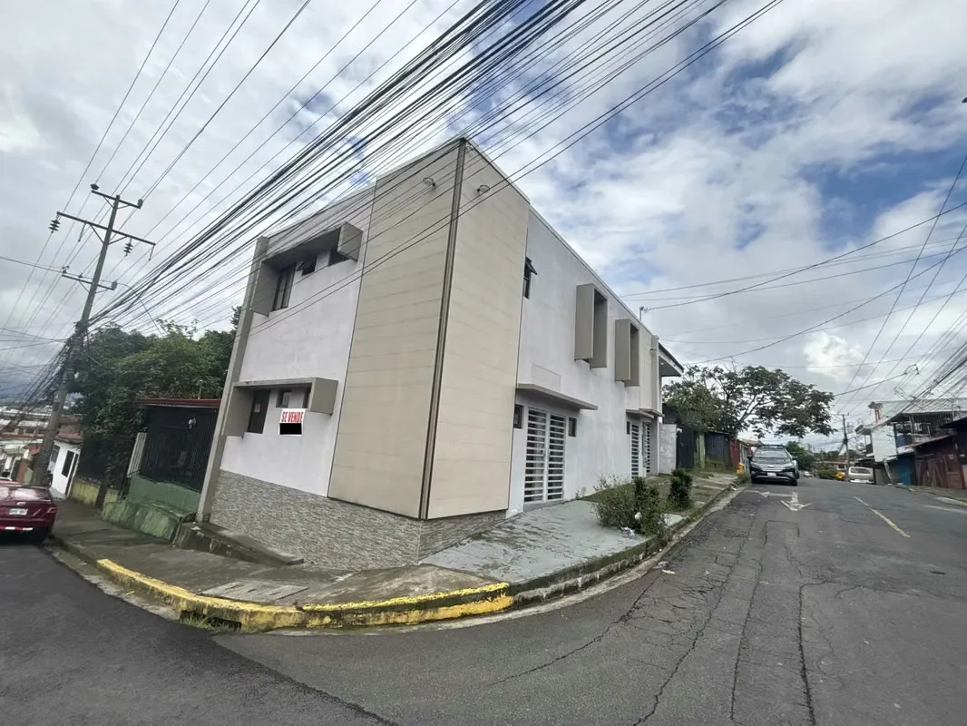 VENTA DE EDIFICIO CON 6 APARTAMENTOS – PAVAS CENTRO