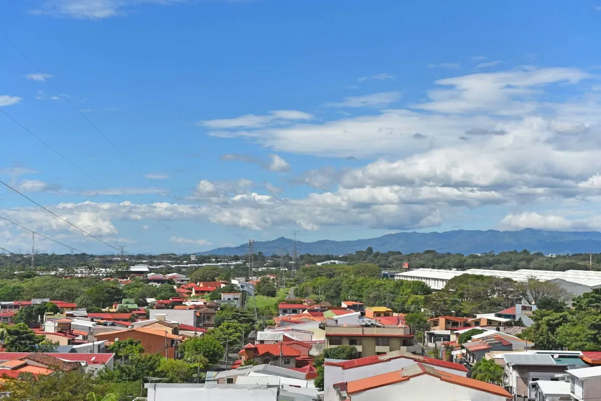En Condominio Studi-One, Santa Ana, tu vida toma un nuevo nivel. Despierte cada día con vistas espectaculares e ininterrumpidas hacia el oeste. A minutos de la vibrante Lindora, Santa ...