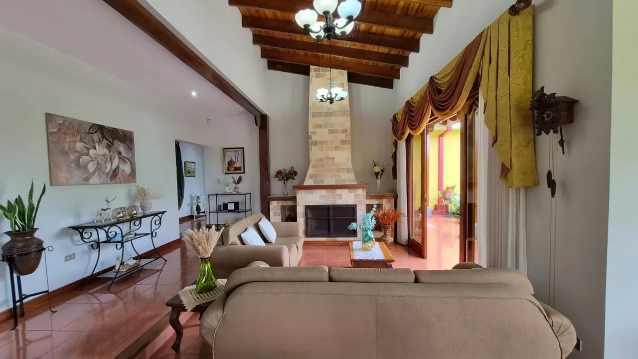 Venta de casa en San Rafael de Coronado