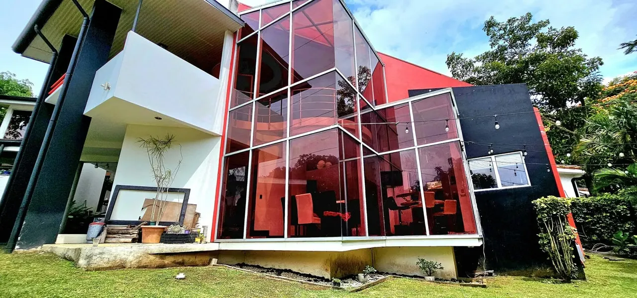 House for sale in Santo Domingo de Heredia. LUXURY PROPERTY.