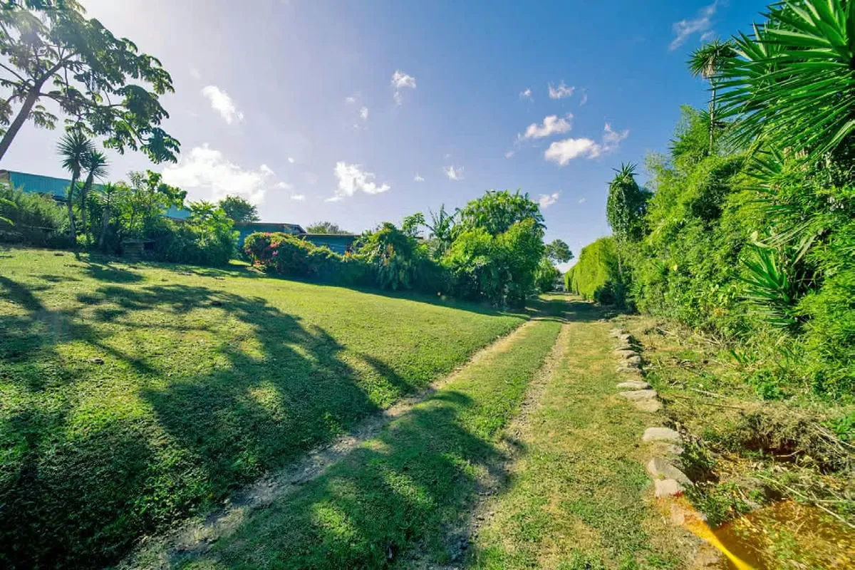 San Rafael, Montes de Oca (Costa Rica) - Fantastic 1.2 hectares (12,108 m2; 3 acres) property for sale, ideal for condominium development, approximately 1 kilometer east of Parque del ...
