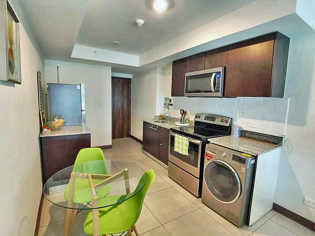 Condominium Torres Los Yoses, San Pedro, San Jose (Costa Rica) - Lovely 47-m2 (500-ft2) apartment for sale with living area open to the kitchen, 1 bedroom with walk-in closet, 1 bath, ... — photo 4
