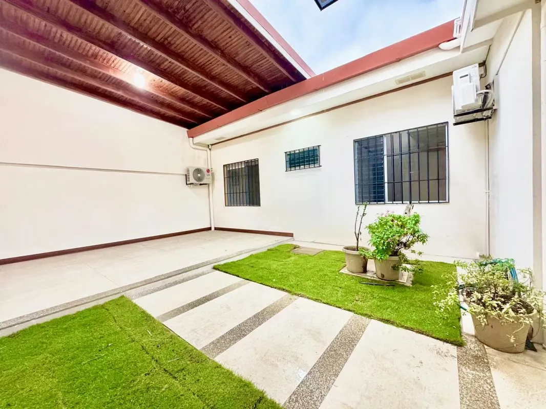 HOUSE FOR RENT IN BOULEVARD LAS PALMAS, CIUDAD COLON