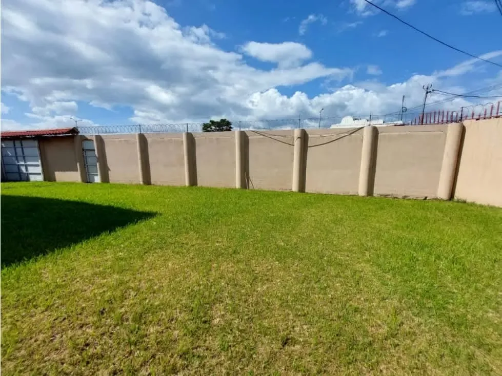 Vendo Terreno completamente plano ubicado en Rio Oro de Santa Ana, Comercial-Residencial, con casas habitables y con el mejor enlace a Ruta 27. Uso de Suelo ...
