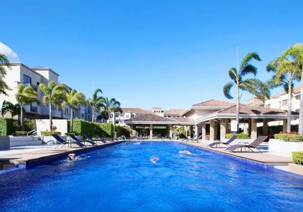 El Condominio Montesol cuenta con excelente ubicación, en Pozos de Santa Ana y cerca de todo lo que usted necesita: supermercados (Automercado, Más x menos, Walmart, PriceSmart), ...