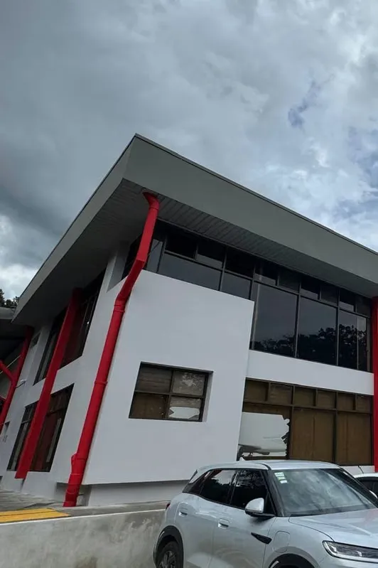 Oficinas muy cerca del Aeropuerto Juan Santamaría