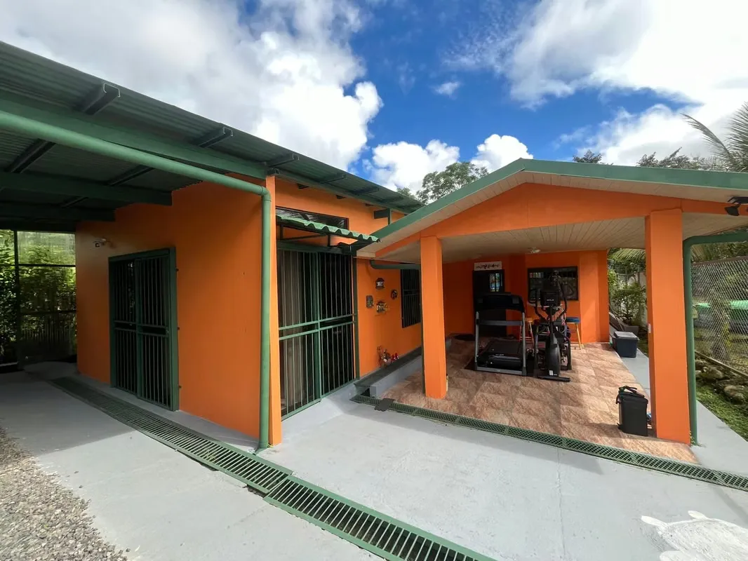 A gorgeous property with a beautiful house featuring 3 bedrooms and 2 bathrooms, located just 20 minutes from La Fortuna. The lot measures 627 m² (0.15 acres) and the construction is ..., photo 2