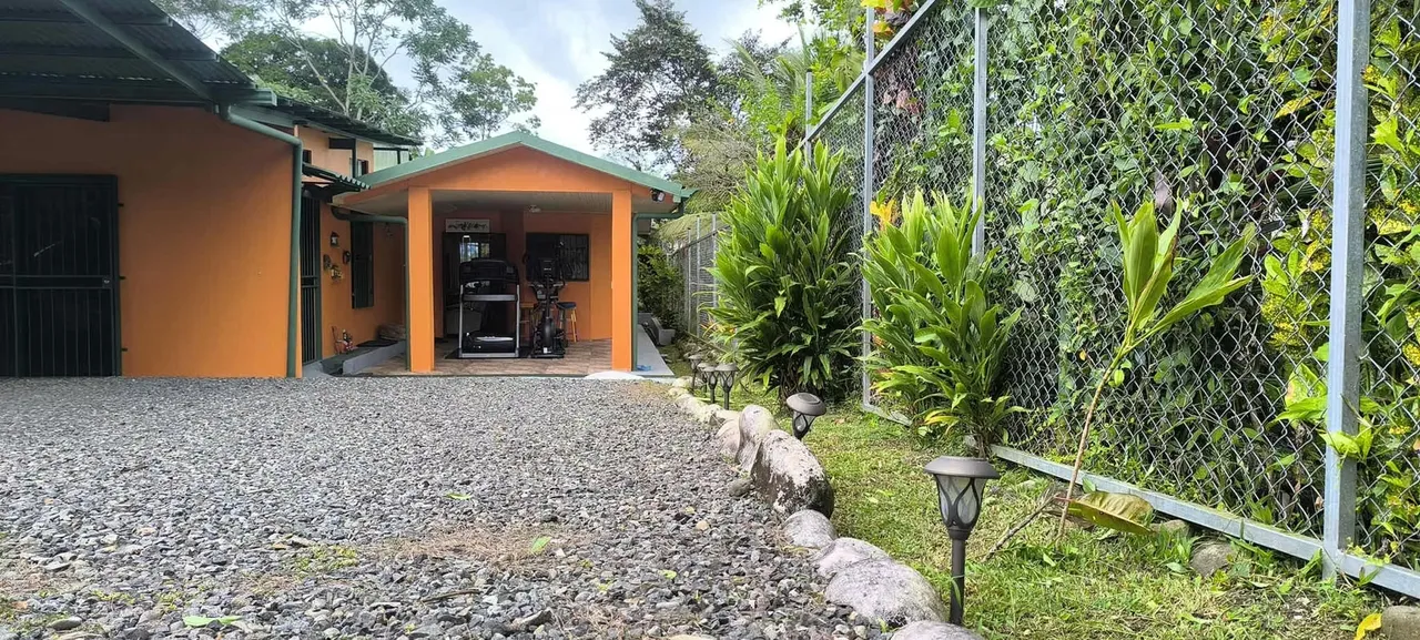 A gorgeous property with a beautiful house featuring 3 bedrooms and 2 bathrooms, located just 20 minutes from La Fortuna. The lot measures 627 m² (0.15 acres) and the construction is ..., photo 4
