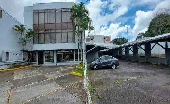 Edificio de Oficinas en Sabana, con 40 parqueos