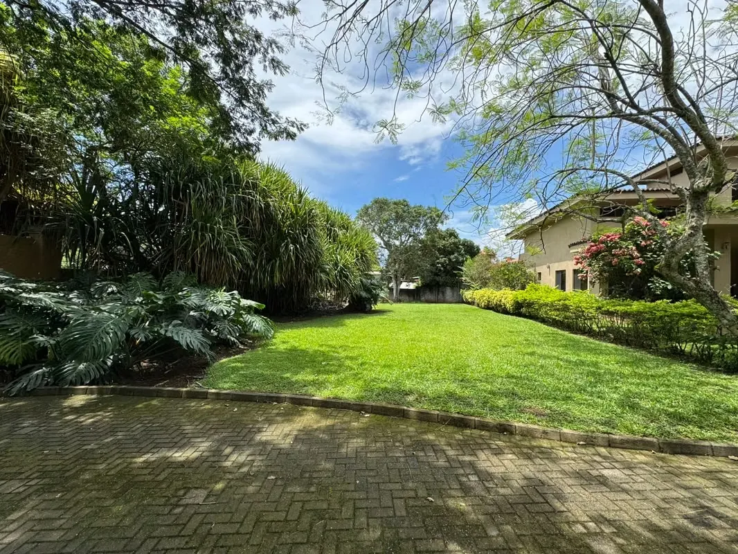 For sale lot in high profile condo.