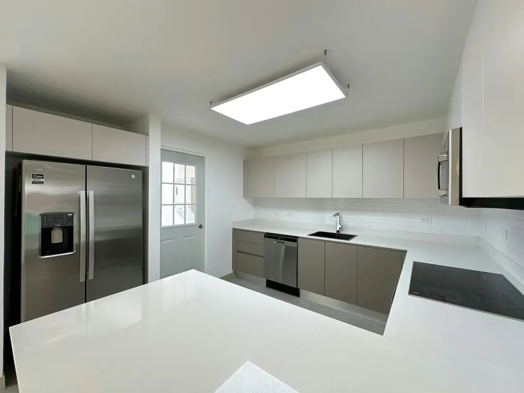 HOUSE FOR RENT IN CONDOMINIUM, GUACHIPELIN*