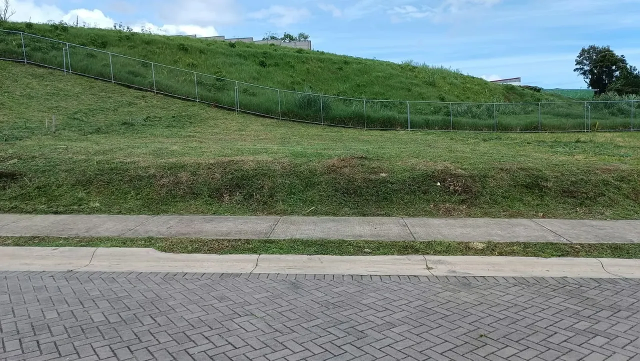 Hermoso lote en condominio con amenidades en la zona de El Carmen, hermoso lugar con un matiz entre ciudad y montaña, con una armonía con la naturaleza que hace que el lugar sea una ...